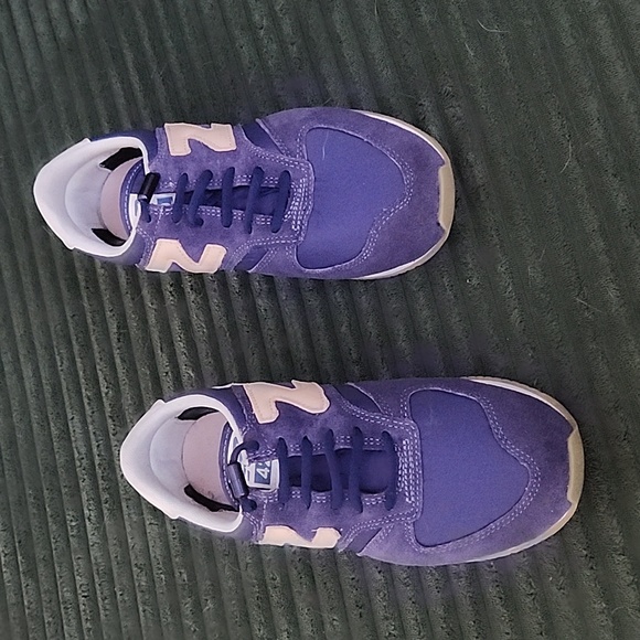 New Balance 420 Retro Slim Line Sneakers - Picture 3 of 8